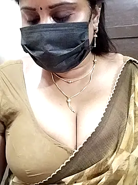 Snapshot of Queenflowerr chatting on 02-10-25, 05:41 Queenflowerr online show from 02-10-25, 05:41