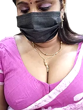 Snapshot of Queenflowerr chatting on 02-14-25, 03:58 Queenflowerr online show from 02-14-25, 03:58