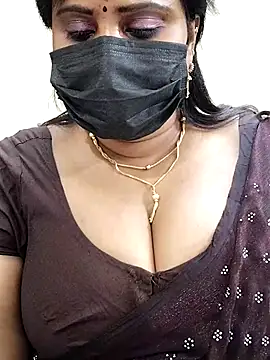 Snapshot of Queenflowerr chatting on 02-15-25, 10:42 Queenflowerr online show from 02-15-25, 10:42