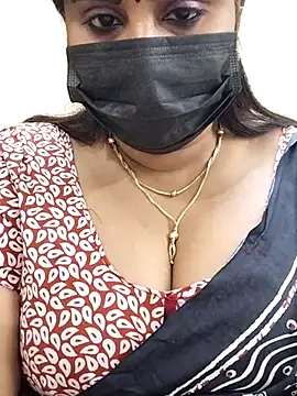 Snapshot of Queenflowerr chatting on 02-18-25, 03:32 Queenflowerr online show from 02-18-25, 03:32