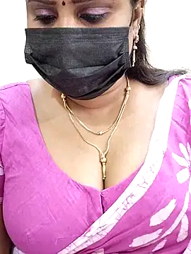 Snapshot of Queenflowerr chatting on 02-20-25, 08:47 Queenflowerr online show from 02-20-25, 08:47