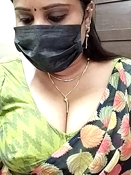 Snapshot of Queenflowerr chatting on 02-22-25, 10:18 Queenflowerr online show from 02-22-25, 10:18