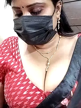 Snapshot of Queenflowerr chatting on 03-06-25, 11:14 Queenflowerr online show from 03-06-25, 11:14