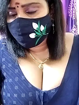 Snapshot of Queenflowerr chatting on 09-27-25, 04:34 Queenflowerr online show from 09-27-25, 04:34