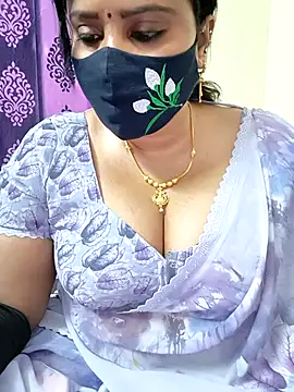 Snapshot of Queenflowerr chatting on 11-17-25, 09:48 Queenflowerr online show from 11-17-25, 09:48