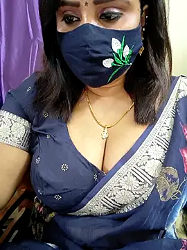 Queenflowerr online show from 03-11-26, 06:47