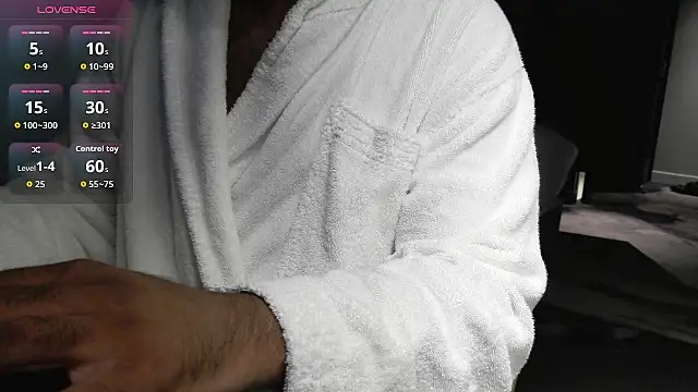 Snapshot of IndienTiger chatting on 10-08-25, 07:11 IndienTiger online show from 10-08-25, 07:11