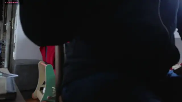 Snapshot of IndienTiger chatting on 12-19-25, 08:21 IndienTiger online show from 12-19-25, 08:21