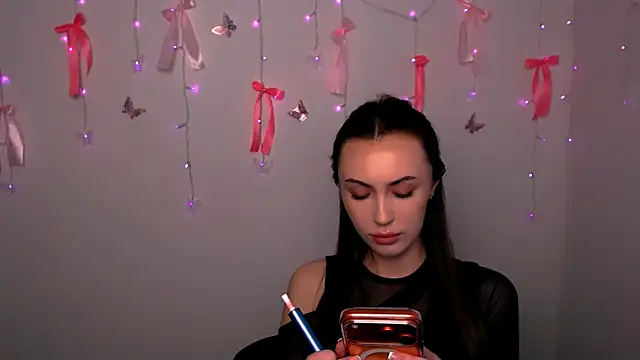 Snapshot of Nikonara_Love chatting on 04-22-26, 02:07 Nikonara Love online show from 04-22-26, 02:07