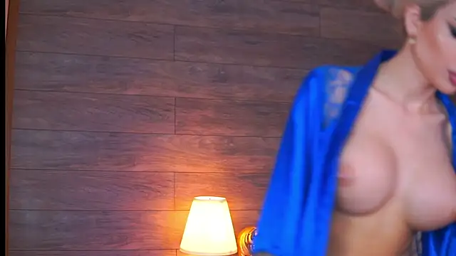 Juicy Jessye online show from 10-31-25, 08:43