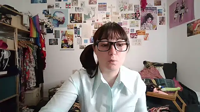 AdorahB3ll3 online show from 03-10-25, 08:12