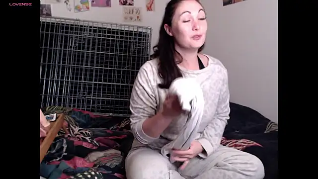 AdorahB3ll3 online show from 11-25-25, 08:09