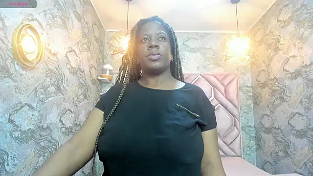 Snapshot of nefertiti_ebony chatting on 10-15-25, 04:40 nefertiti ebony online show from 10-15-25, 04:40