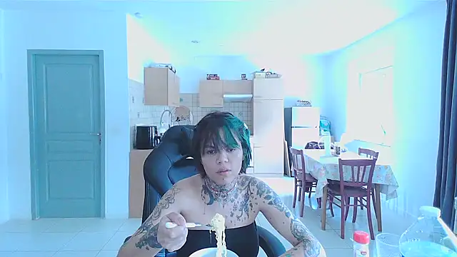 Snapshot of serena__vedette chatting on 01-27-25, 12:05 serena vedette online show from 01-27-25, 12:05