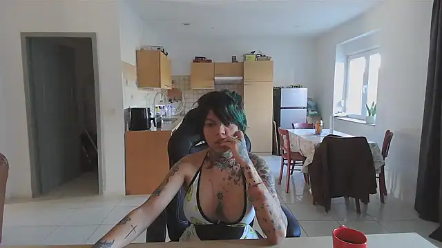 Snapshot of serena__vedette chatting on 02-01-25, 09:54 serena vedette online show from 02-01-25, 09:54