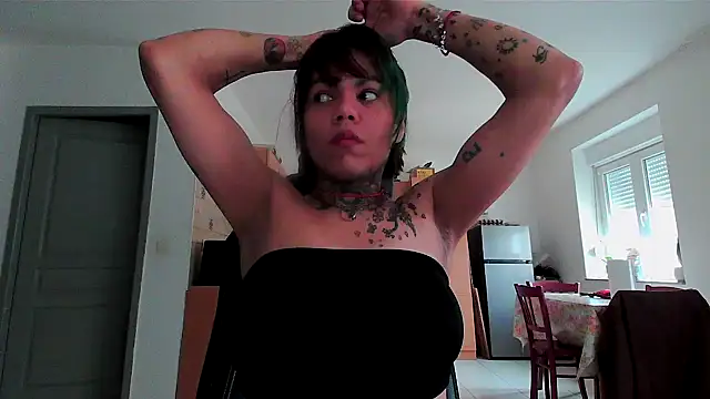 Snapshot of serena__vedette chatting on 02-25-25, 08:14 serena vedette online show from 02-25-25, 08:14