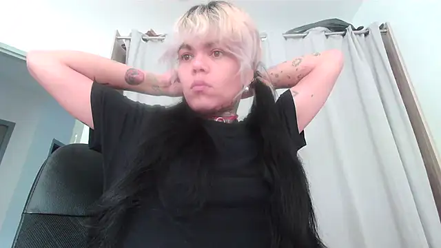 Snapshot of serena__vedette chatting on 09-11-25, 08:14 serena vedette online show from 09-11-25, 08:14