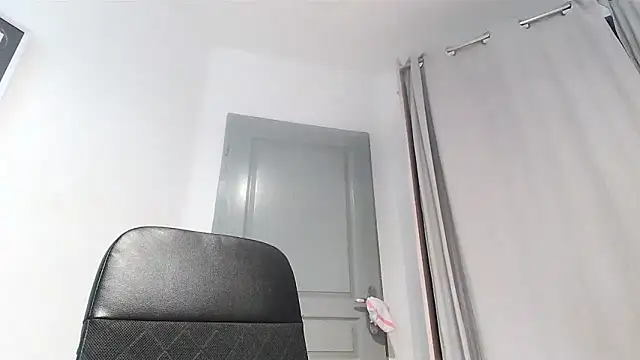 Snapshot of serena__vedette chatting on 11-03-25, 11:22 serena vedette online show from 11-03-25, 11:22