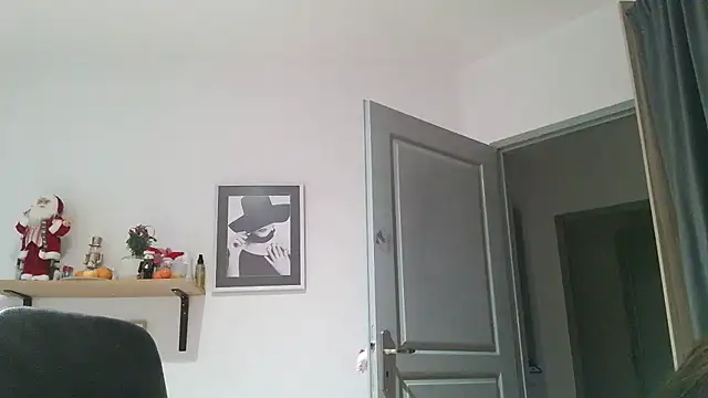 Snapshot of serena__vedette chatting on 01-12-26, 11:26 serena vedette online show from 01-12-26, 11:26