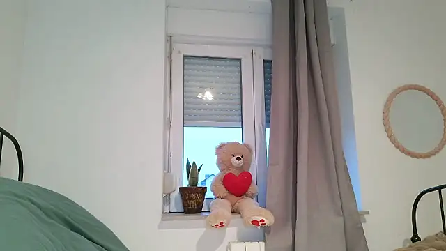 Snapshot of serena__vedette chatting on 01-18-26, 03:49 serena vedette online show from 01-18-26, 03:49