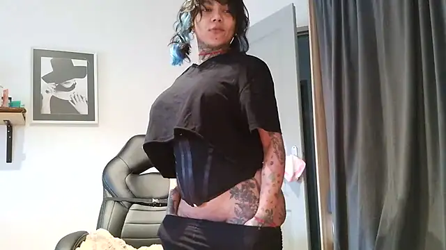 Snapshot of serena__vedette chatting on 02-03-26, 12:32 serena vedette online show from 02-03-26, 12:32