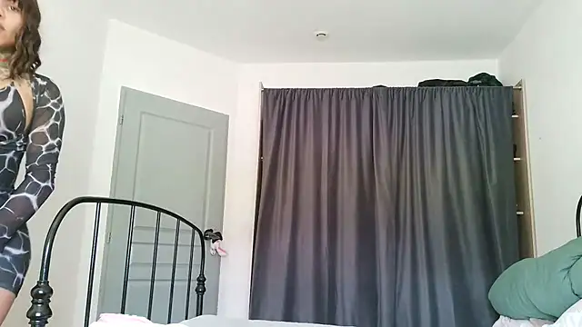 Snapshot of serena__vedette chatting on 02-28-26, 01:23 serena vedette online show from 02-28-26, 01:23