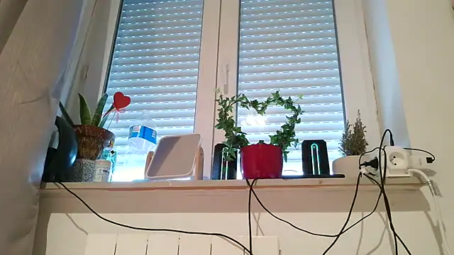 Snapshot of serena__vedette chatting on 03-17-26, 07:01 serena vedette online show from 03-17-26, 07:01