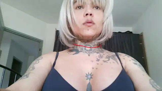 Snapshot of serena__vedette chatting on 04-06-26, 11:00 serena vedette online show from 04-06-26, 11:00