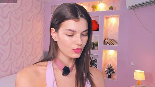 Snapshot of FloraDobb chatting on 04-13-26, 06:30 FloraDobb online show from 04-13-26, 06:30