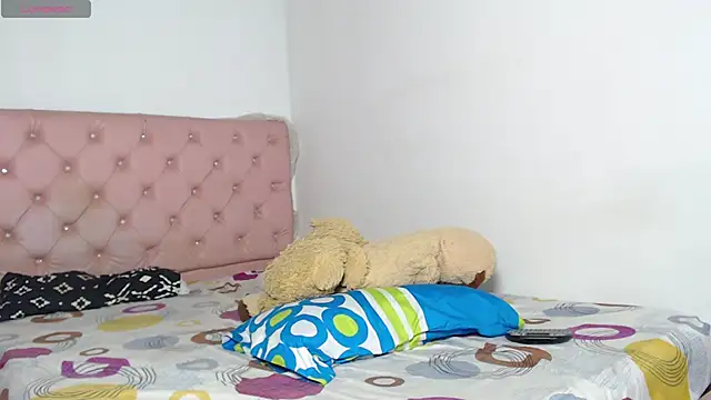Snapshot of elettra_parisi19 chatting on 02-05-25, 10:44 elettra parisi19 online show from 02-05-25, 10:44