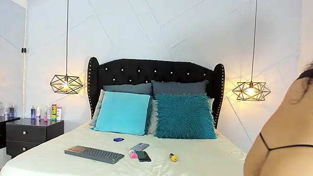 Snapshot of couple_latin69 chatting on 02-05-25, 07:31 couple latin69 online show from 02-05-25, 07:31