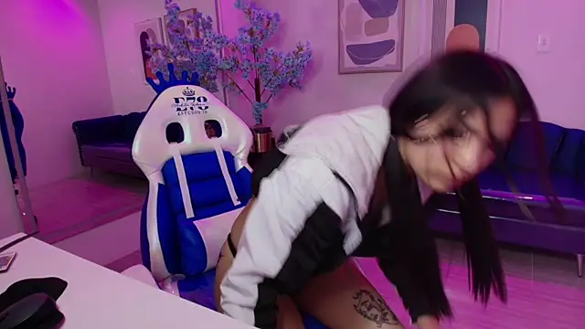 Snapshot of Charlotte_ethan chatting on 01-25-25, 06:34 Charlotte ethan online show from 01-25-25, 06:34