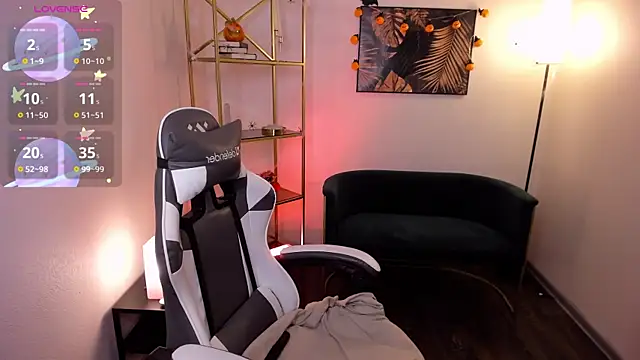 Manic pixie  online show from 10-29-25, 03:58