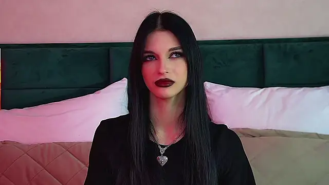 Snapshot of BeverlyMost chatting on 11-28-25, 07:11 BeverlyMost online show from 11-28-25, 07:11