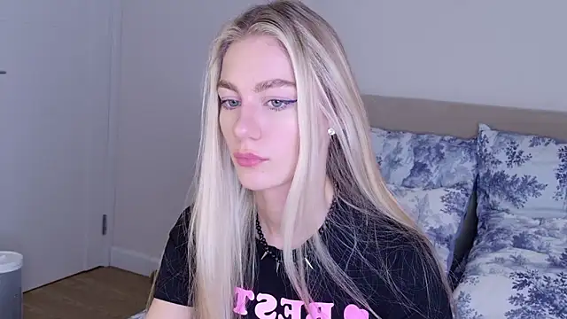 Snapshot of GabriellaOlsen chatting on 12-16-25, 01:05 GabriellaOlsen online show from 12-16-25, 01:05