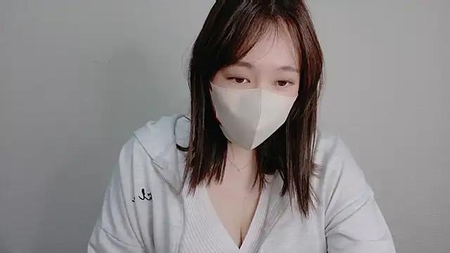 Snapshot of mio7635 chatting on 06-12-26, 02:16 mio7635 online show from 06-12-26, 02:16