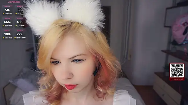 LynetHakes online show from 11-13-25, 04:22