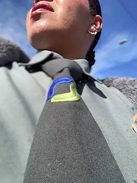 Snapshot of Ariana-07 chatting on 10-22-25, 12:38 Ariana-07 online show from 10-22-25, 12:38