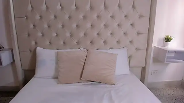 Snapshot of bella_bloomg chatting on 03-12-25, 08:20 bella bloomg online show from 03-12-25, 08:20