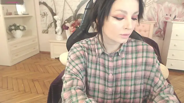 BritneyBarker online show from 04-14-26, 08:04