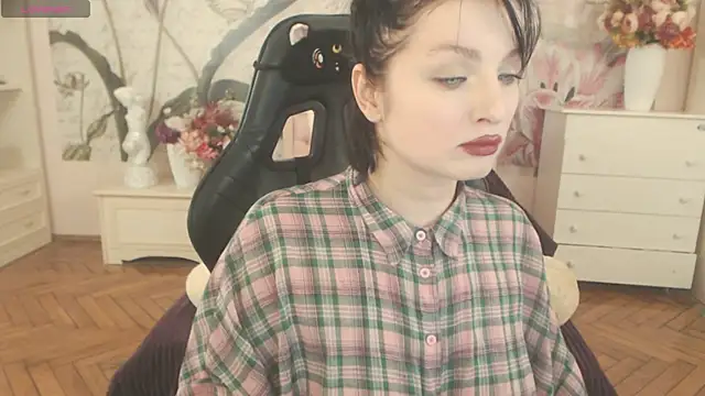 Snapshot of BritneyBarker chatting on 04-19-26, 07:51 BritneyBarker online show from 04-19-26, 07:51