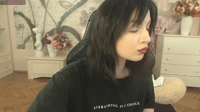 Snapshot of BritneyBarker chatting on 04-21-26, 03:02 BritneyBarker online show from 04-21-26, 03:02