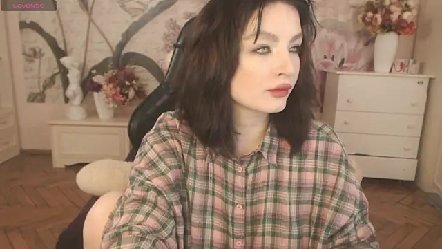 Snapshot of BritneyBarker chatting on 04-29-26, 01:53 BritneyBarker online show from 04-29-26, 01:53