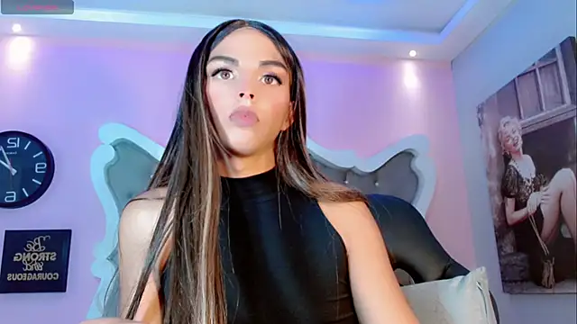 Snapshot of CamiiGarcia chatting on 02-16-25, 06:21 CamiiGarcia online show from 02-16-25, 06:21