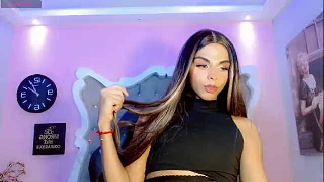 Snapshot of CamiiGarcia chatting on 02-16-25, 09:27 CamiiGarcia online show from 02-16-25, 09:27