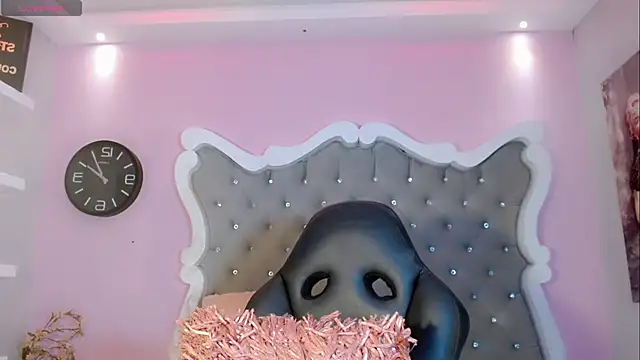 Snapshot of CamiiGarcia chatting on 02-22-25, 05:35 CamiiGarcia online show from 02-22-25, 05:35