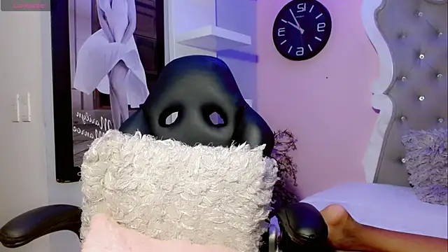 Snapshot of CamiiGarcia chatting on 02-23-25, 05:18 CamiiGarcia online show from 02-23-25, 05:18