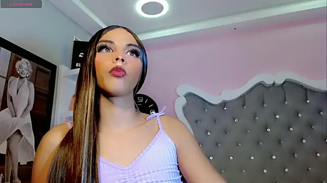 Snapshot of CamiiGarcia chatting on 02-24-25, 02:37 CamiiGarcia online show from 02-24-25, 02:37