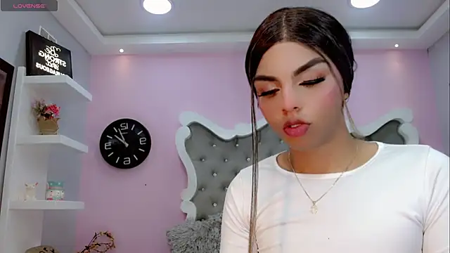 Snapshot of CamiiGarcia chatting on 03-16-25, 11:38 CamiiGarcia online show from 03-16-25, 11:38