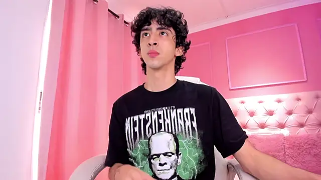 Snapshot of Alezzandro_ chatting on 02-01-25, 02:45 Alezzandro online show from 02-01-25, 02:45